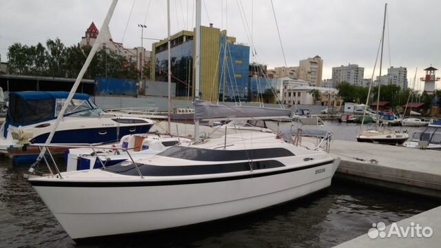 Парусно-моторная яхта Macgregor 26m