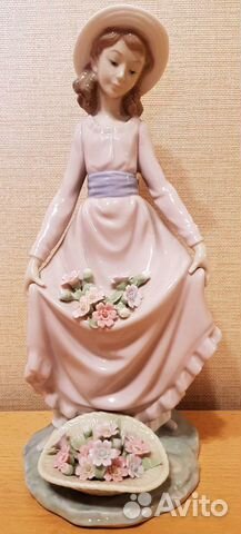 Фарфоровая статуэтка 