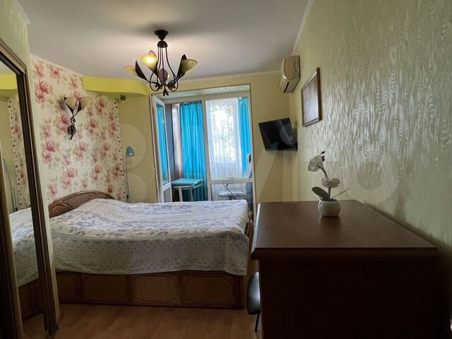 3-к. квартира, 80 м², 1/9 эт.