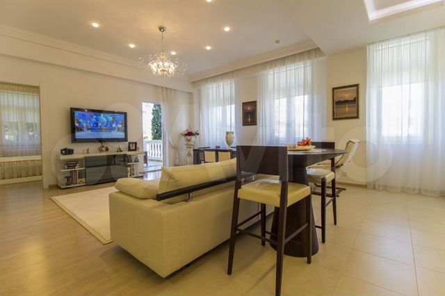 3-к. квартира, 105,5 м², 2/5 эт.