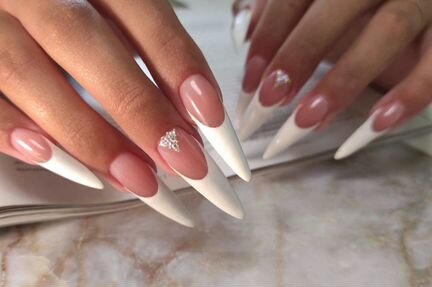 Маникюр и педикюр