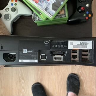 Xbox 360 Slim + 2 геймпада + 8 игр