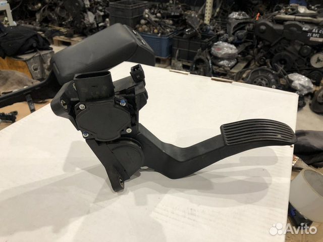 Педаль газа на Mercedes Vito 638