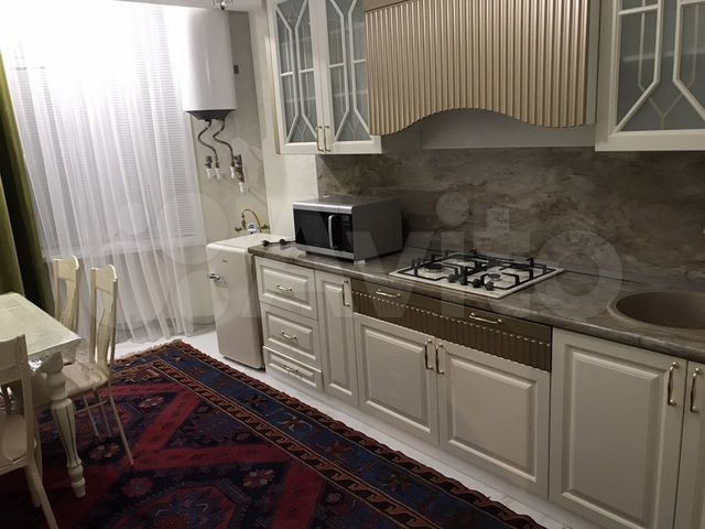 2-к. квартира, 70 м², 2/10 эт.