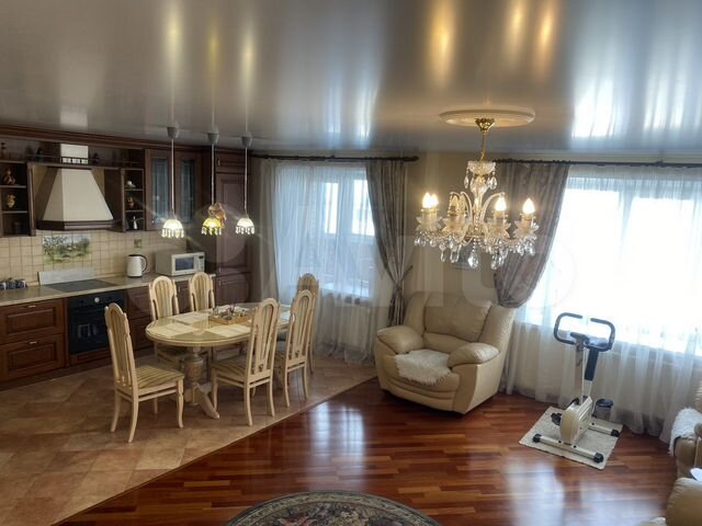 3-к. квартира, 100 м², 8/10 эт.