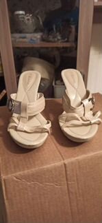 Продаю босоножки