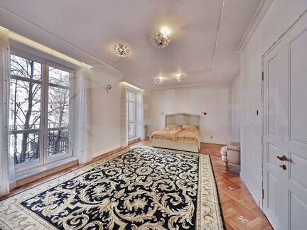 4-к квартира, 208 м², 4/9 эт.