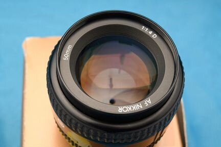 Объектив Nikon Nikkor 50mm f/1.4D + Бленда HS-9