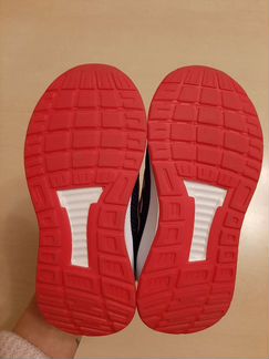 Детские кроссовки