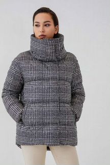 Пуховик с высоким воротником