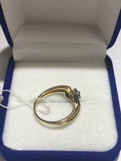 Золотое кольцо с бриллиантом