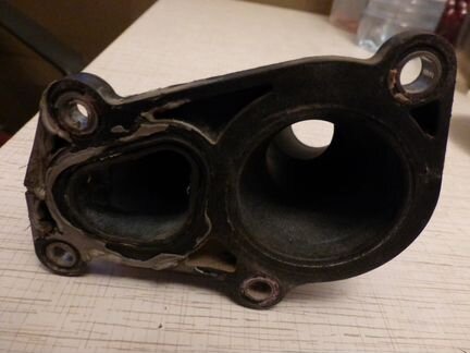 Патрубки, корпус термостата Форд фьюжен 2008