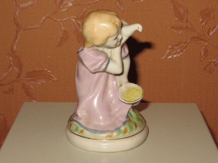 Фарфоровая статуэтка 