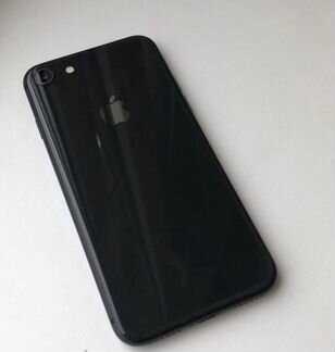 Телефон iPhone 8