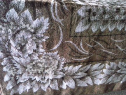 Покрывало ворсовое набивное с цветами б/у