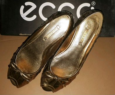 Балетки Ecco золотого цвета
