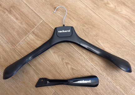 Вешалка - плечики и ложка для обуви cacharel. Новы