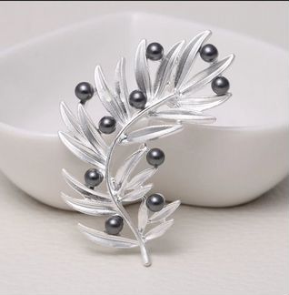 Брошь женская