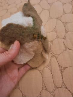 Брошь ручной работы из шерсти