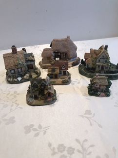 Коллекция миниатюрных домиков