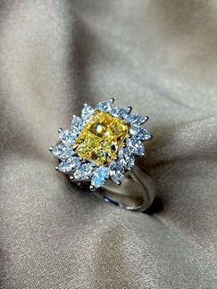 Роскошное дизайнерское кольцо с Fancy Бриллиантом