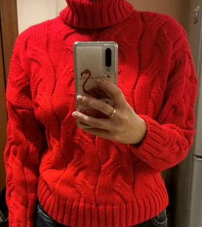 Свитер красный