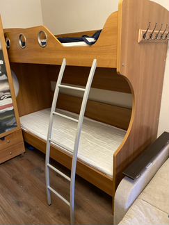 Двухъярусная кровать