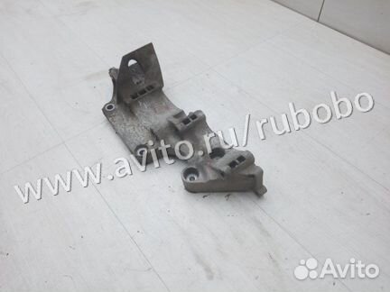 Кронштейн генератора Audi A3 8L AVU 2002
