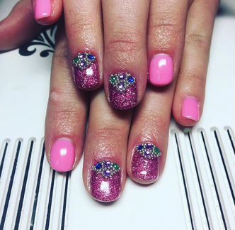 Маникюр, наращивание ногтей