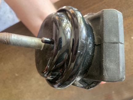 Подушка двигателя 2шт Toyota Crown Majesta UZS151