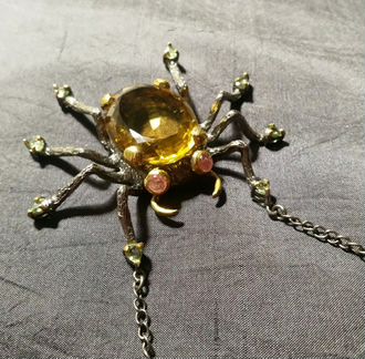 Колье с подвеской