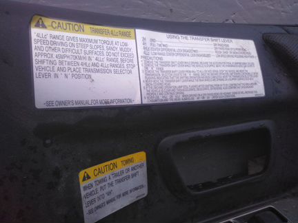 Обшивка двери передняя правая Mitsubishi Pajero 3