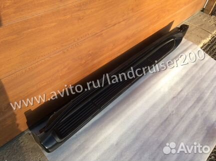 Правый порог Land Cruiser 200