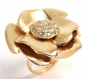 Крупное золотое кольцо 585 пробы с бриллиантами