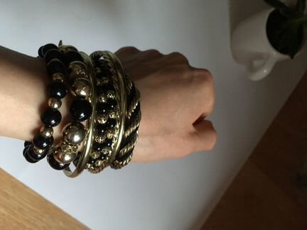 Браслеты жесткие и гибкие золото черный эмаль