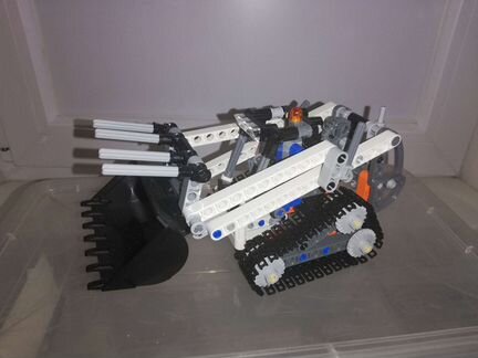 Lego Technic Гусеничный погрузчик 42032