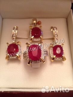 Золотой комплект с бриллиантами женское