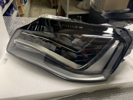 Фара Левая Audi A8 4H0941029J