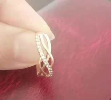 Золотое кольцо с фианитами