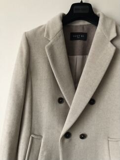 Шерстяное пальто бежевого цвета