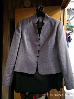 Костюм с юбкой