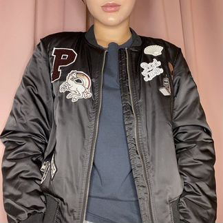 Бомбер с нашивками