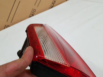 Фонарь правый Kia Rio 4