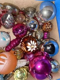 Коробка старинных елочных игрушек