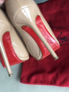 Туфли Louboutin лаковые бежевые nude
