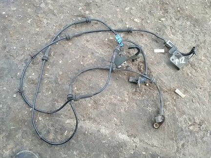 Передний датчик abs nissan primera p12