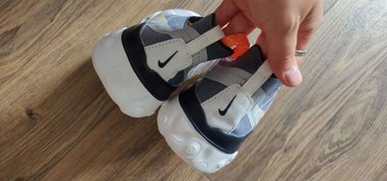 Кроссовки женские