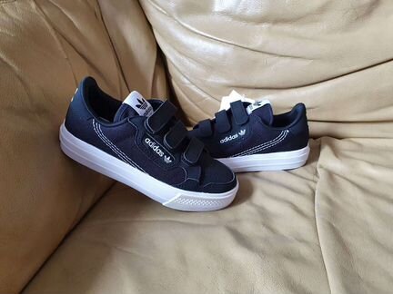 Кроссовки Adidas новые детские 30 р