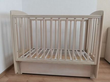 Кроватка Лель с продольным маятником. Белёный дуб
