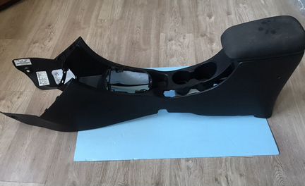 Консоль с подлокотником Хундай Солярис 1